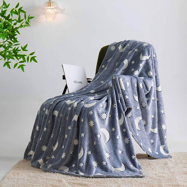 Dark navy Stars & Moons Glow-in-the-Dark Plush Blanket - 150 x 200 cm