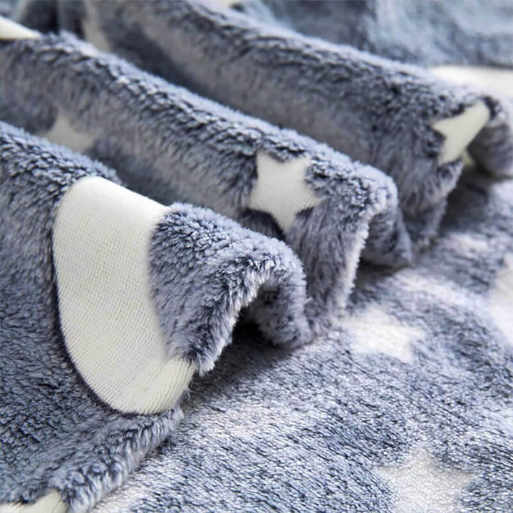 Dark navy Stars & Moons Glow-in-the-Dark Plush Blanket - 150 x 200 cm