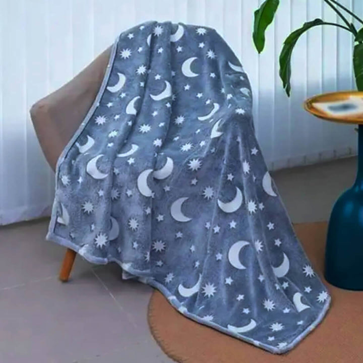 Dark navy Stars & Moons Glow-in-the-Dark Plush Blanket - 150 x 200 cm