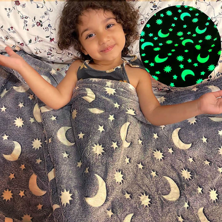 Dark navy Stars & Moons Glow-in-the-Dark Plush Blanket - 150 x 200 cm