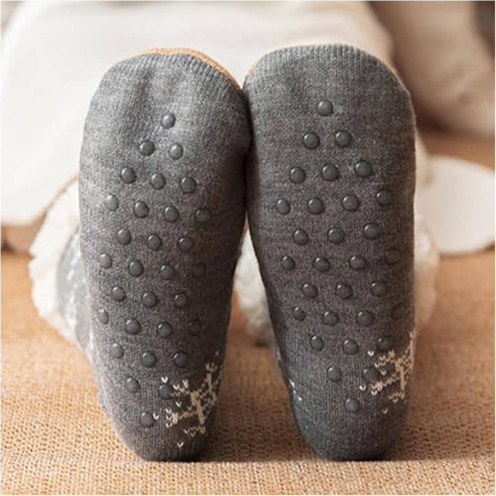 Non-slip festive socks in navy with snowman