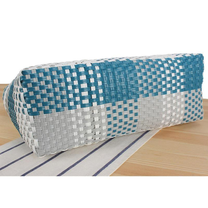 Waterproof Straw Shoulder Bag – Beach & Picnic