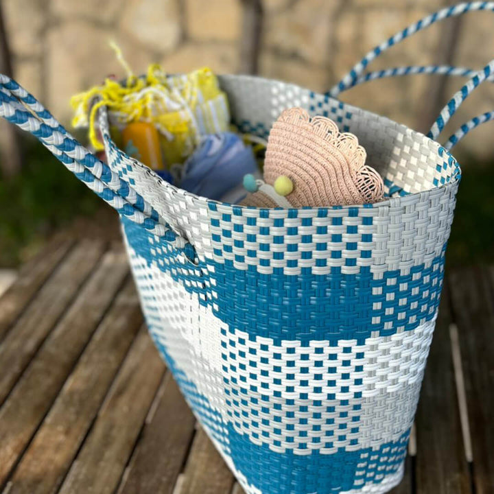 Waterproof Straw Shoulder Bag – Beach & Picnic